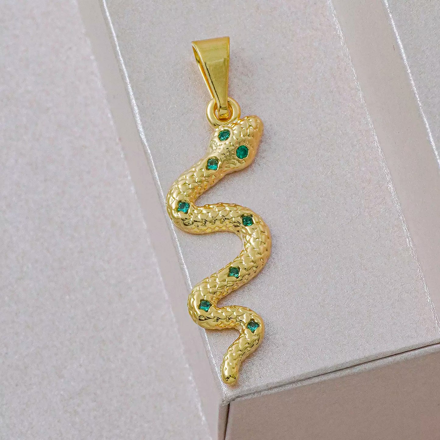 Dije Serpiente Verde
