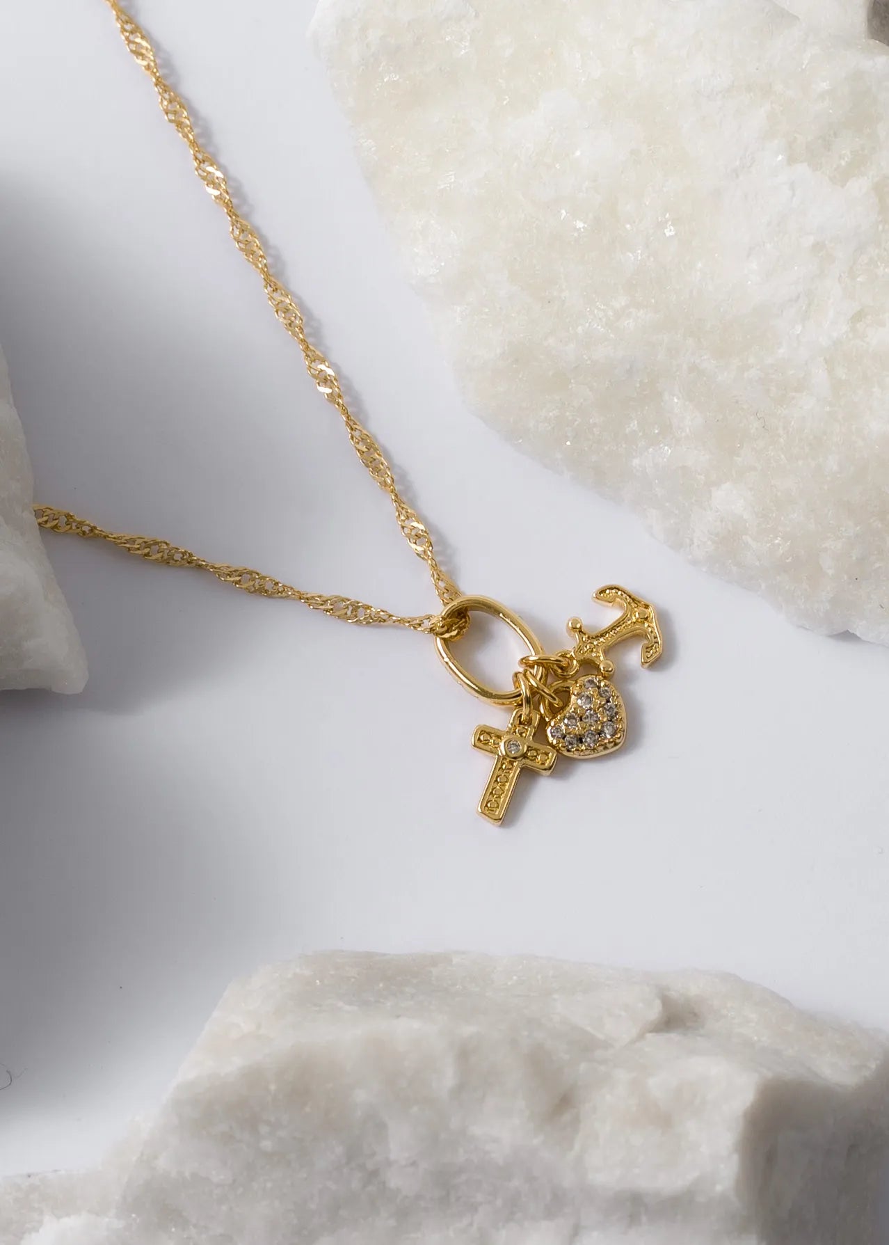 Dije Tres Gracias Con Circonias